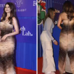 ग्लैम स्ट्रीम फेस्ट 2025 में स्ट्रैपलेस वेवी गाउन पहनकर रेड कार्पेट पर पोज़ देती पलक तिवारी।