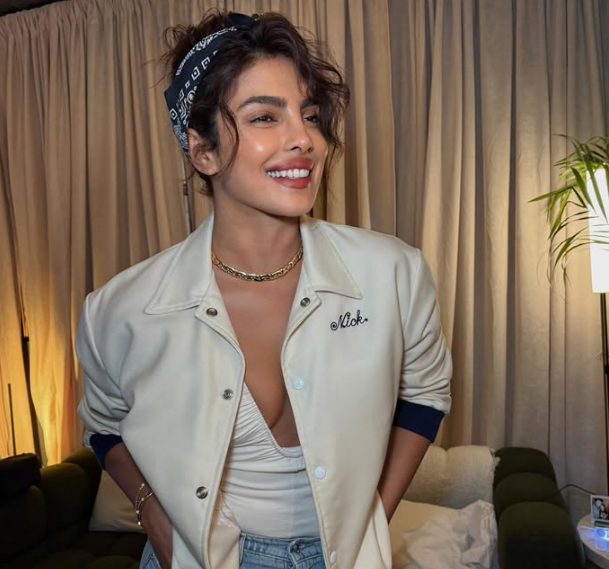 ग्लैमरस और आत्मविश्वासी अंदाज में प्रियंका चोपड़ा, ग्लोबल आइकन और प्रेरणादायक लाइफस्टाइल की पहचान