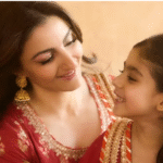 सोहा अली खान अपनी बेटी इनाया के साथ खेलती हुई