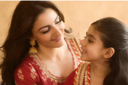 सोहा अली खान अपनी बेटी इनाया के साथ खेलती हुई