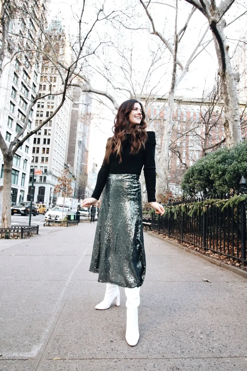 New Year Party Fashion 2026 के लिए महिलाओं का स्टाइलिश विंटर पार्टी लुक, कोट, ड्रेस और एक्सेसरीज के साथ