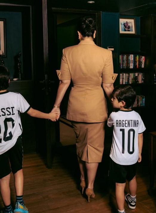 करीना कपूर अपने बच्चों तैमूर और जेह के साथ फुटबॉल स्टार मेसी से मिलने के लिए तैयार, मुंबई इवेंट से पहले की तस्वीर