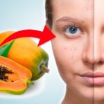 पपीता फेस पैक लगाती हुई महिला, प्राकृतिक स्किन केयर से चेहरे पर नेचुरल ग्लो